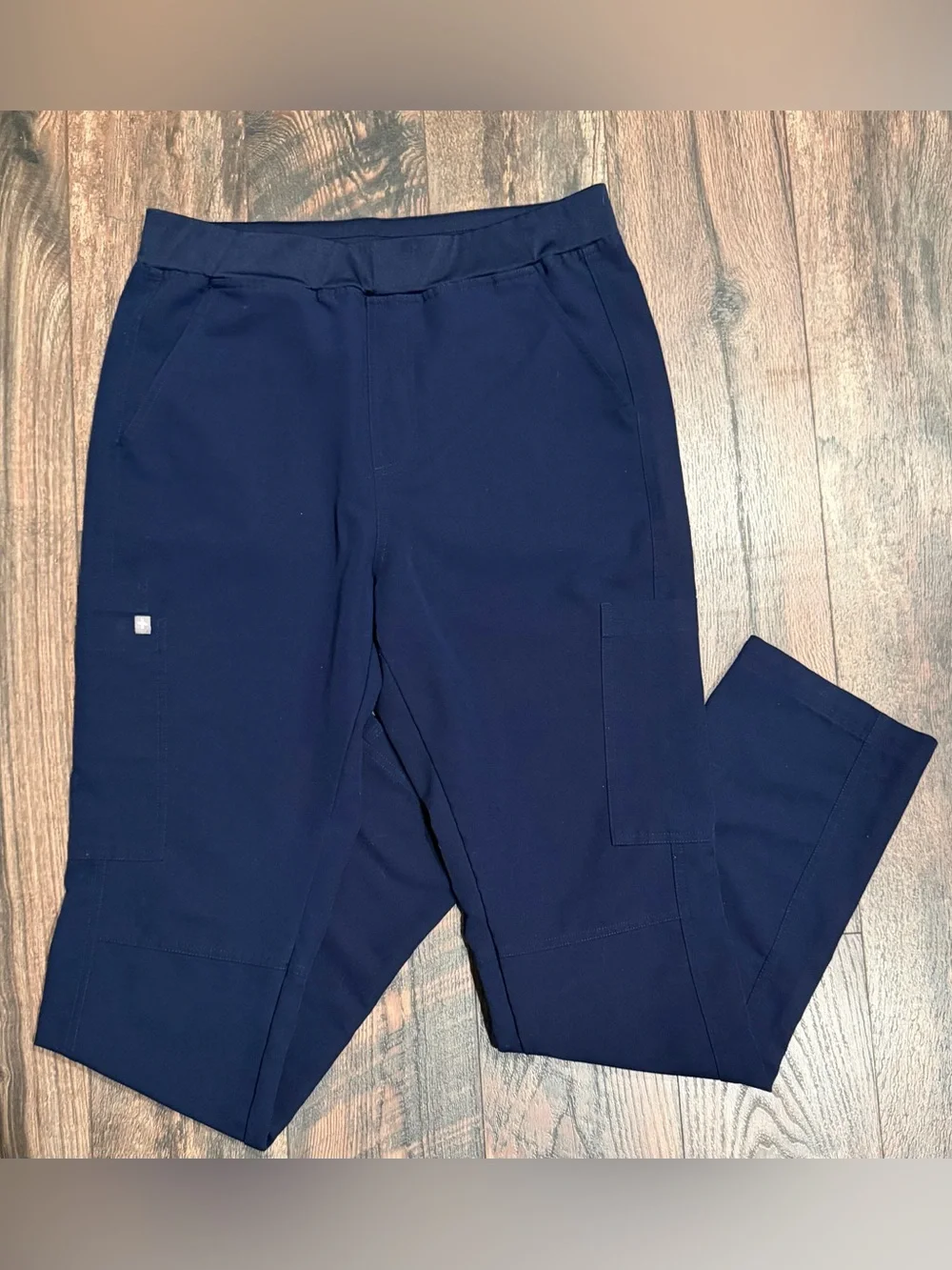 Men's Axim Cargo Scrub Pants by FIGS